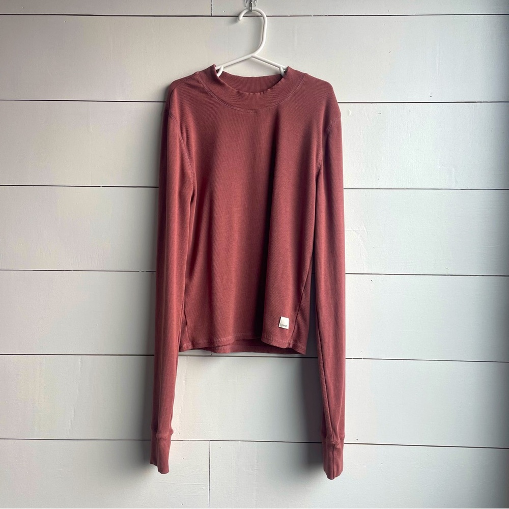 Vuori long sleeve pose fitted tee